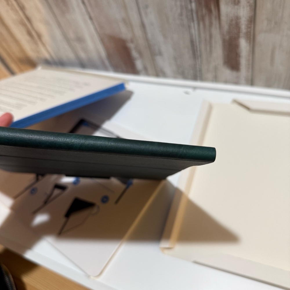 Kindle Scribe Premium Leather Cover - Green - Picture 9 of 10